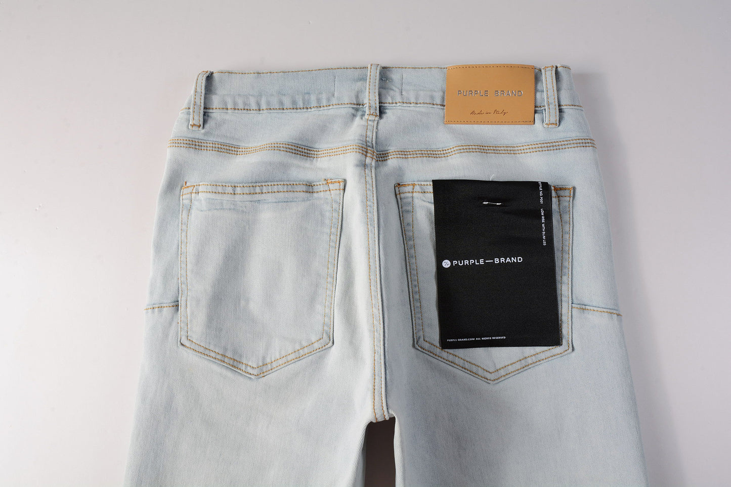 Men Streetwear Skinny Jeans Light Gray Wash with Minimalist Style and Tag Accent 9081